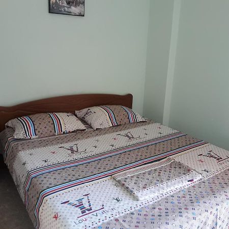 Tani'S Guesthouse Ксамил Екстериор снимка