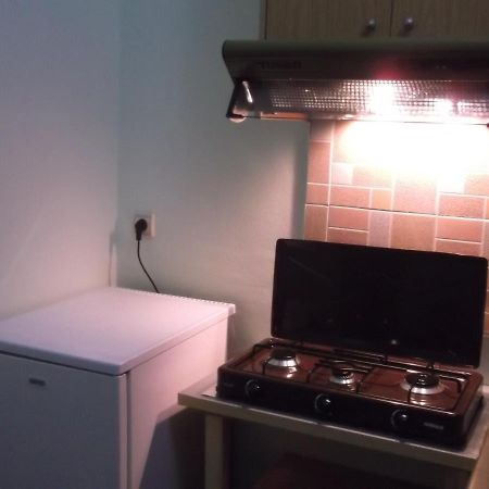 Tani'S Guesthouse Ксамил Екстериор снимка