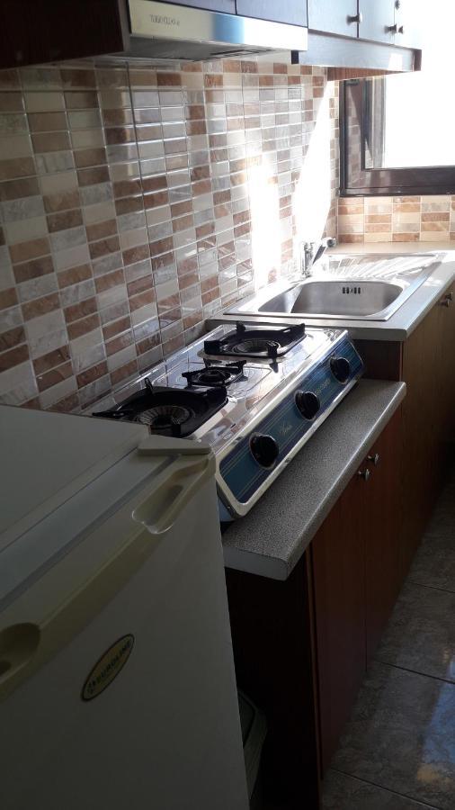 Tani'S Guesthouse Ксамил Екстериор снимка