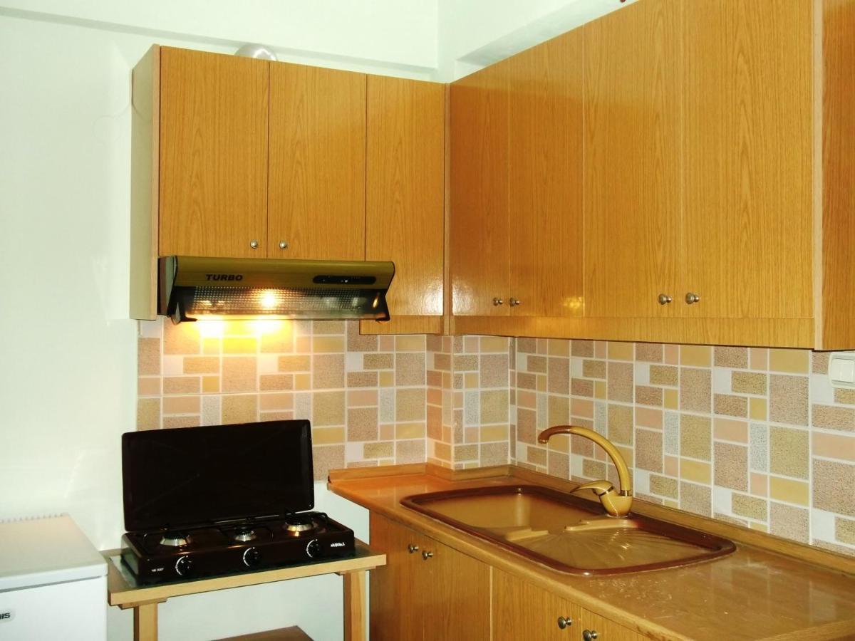 Tani'S Guesthouse Ксамил Екстериор снимка