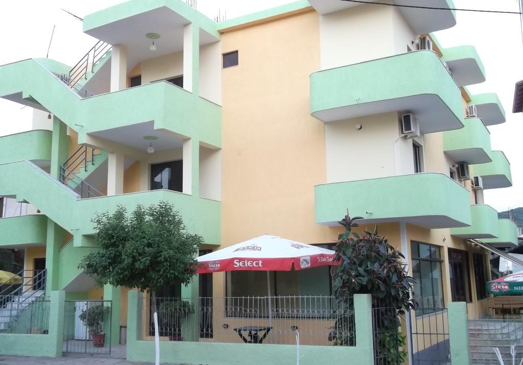 Tani'S Guesthouse Ксамил Екстериор снимка