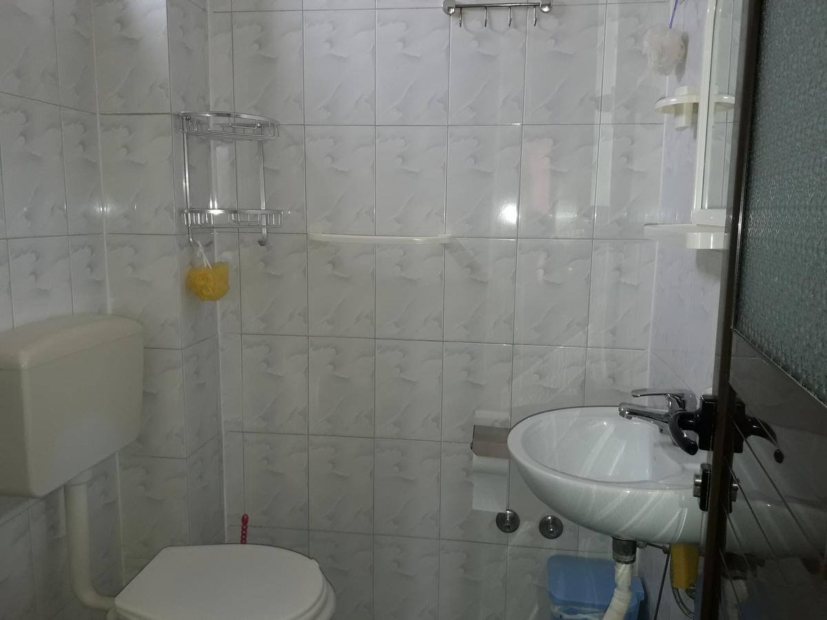 Tani'S Guesthouse Ксамил Екстериор снимка