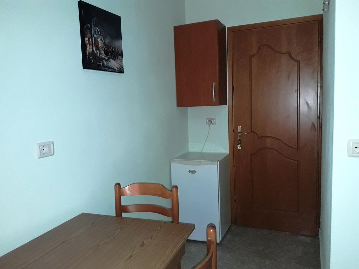 Tani'S Guesthouse Ксамил Екстериор снимка
