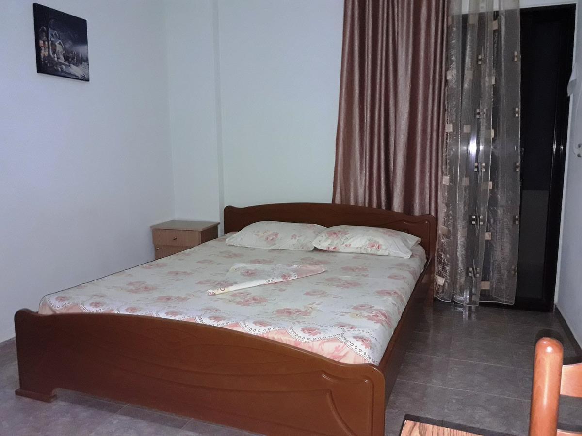 Tani'S Guesthouse Ксамил Екстериор снимка
