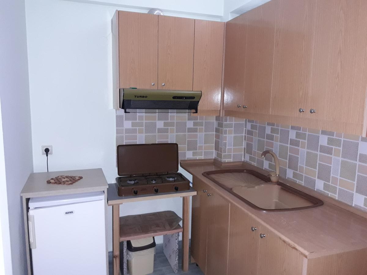 Tani'S Guesthouse Ксамил Екстериор снимка