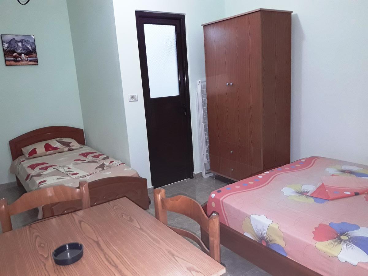 Tani'S Guesthouse Ксамил Екстериор снимка