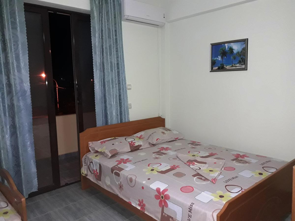 Tani'S Guesthouse Ксамил Екстериор снимка