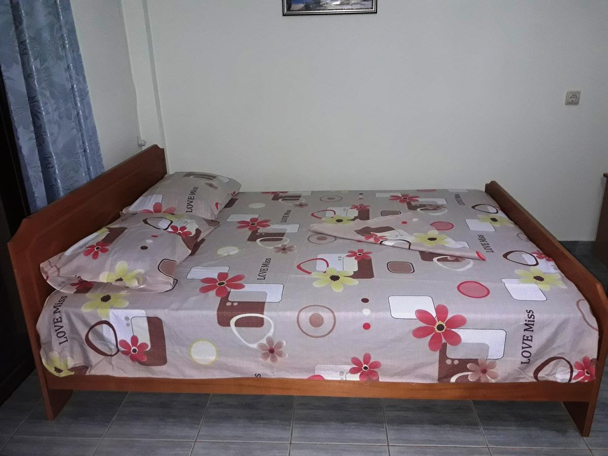 Tani'S Guesthouse Ксамил Екстериор снимка