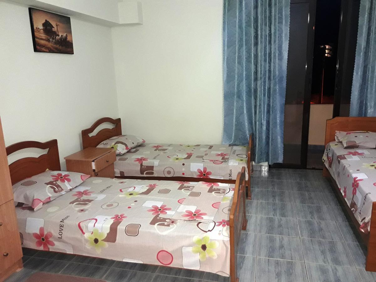 Tani'S Guesthouse Ксамил Екстериор снимка