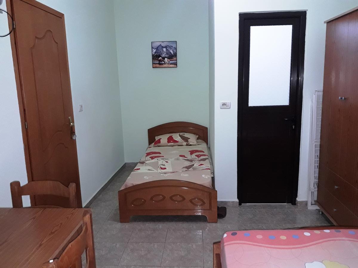 Tani'S Guesthouse Ксамил Екстериор снимка