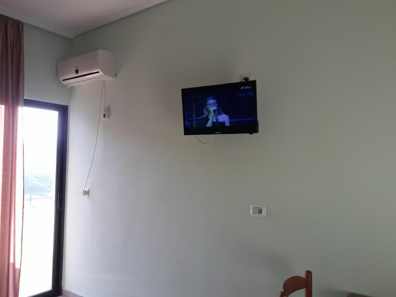 Tani'S Guesthouse Ксамил Екстериор снимка